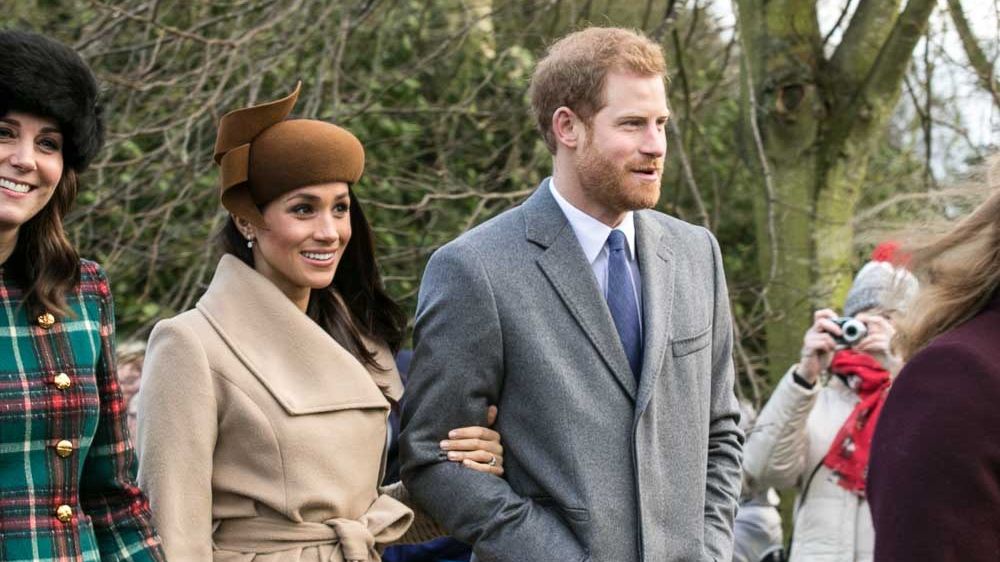 Harry a Meghan se vzdají role v královské rodině a budou pracovat